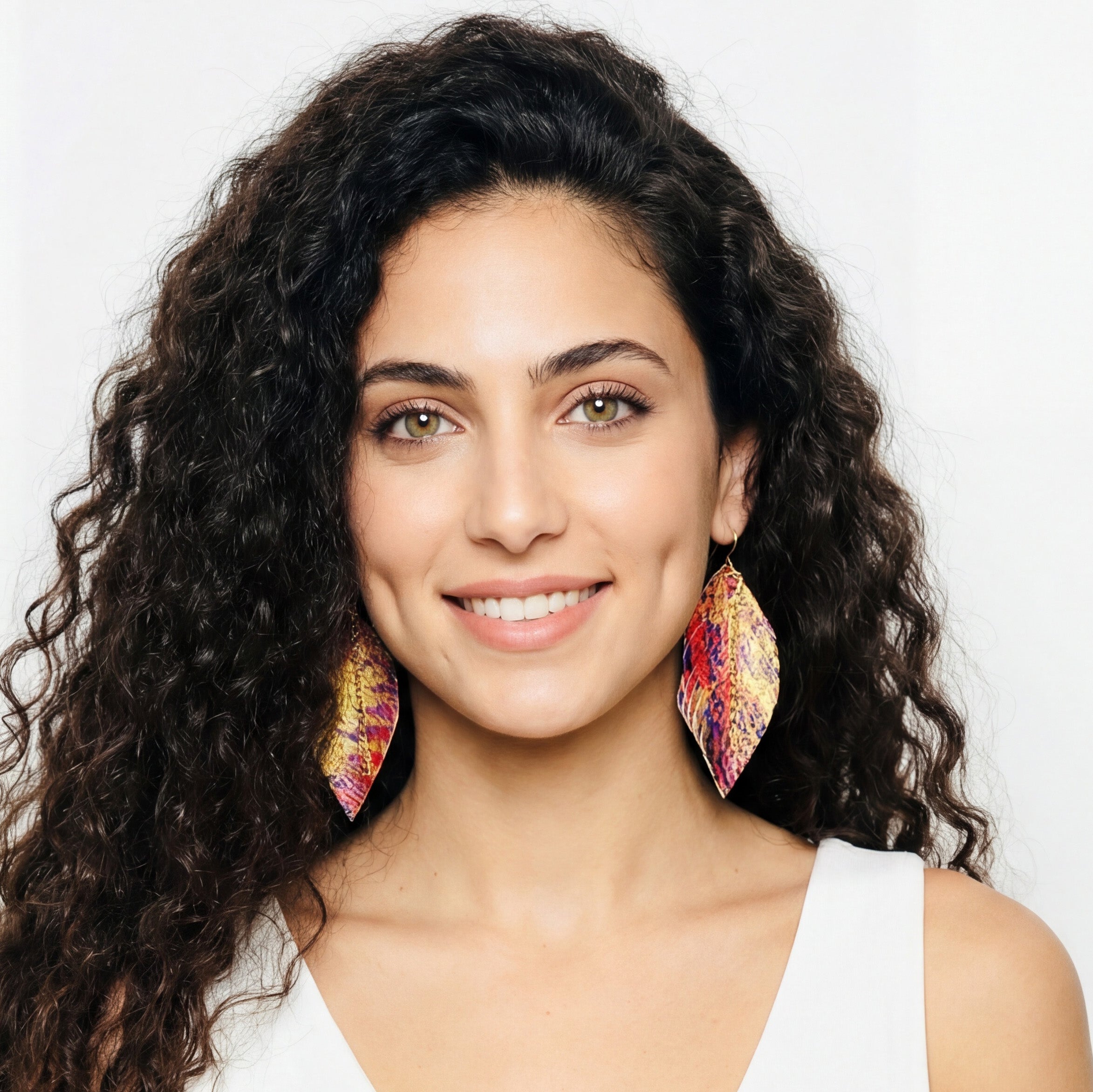 עגילי נוצה מאת שירז פלד