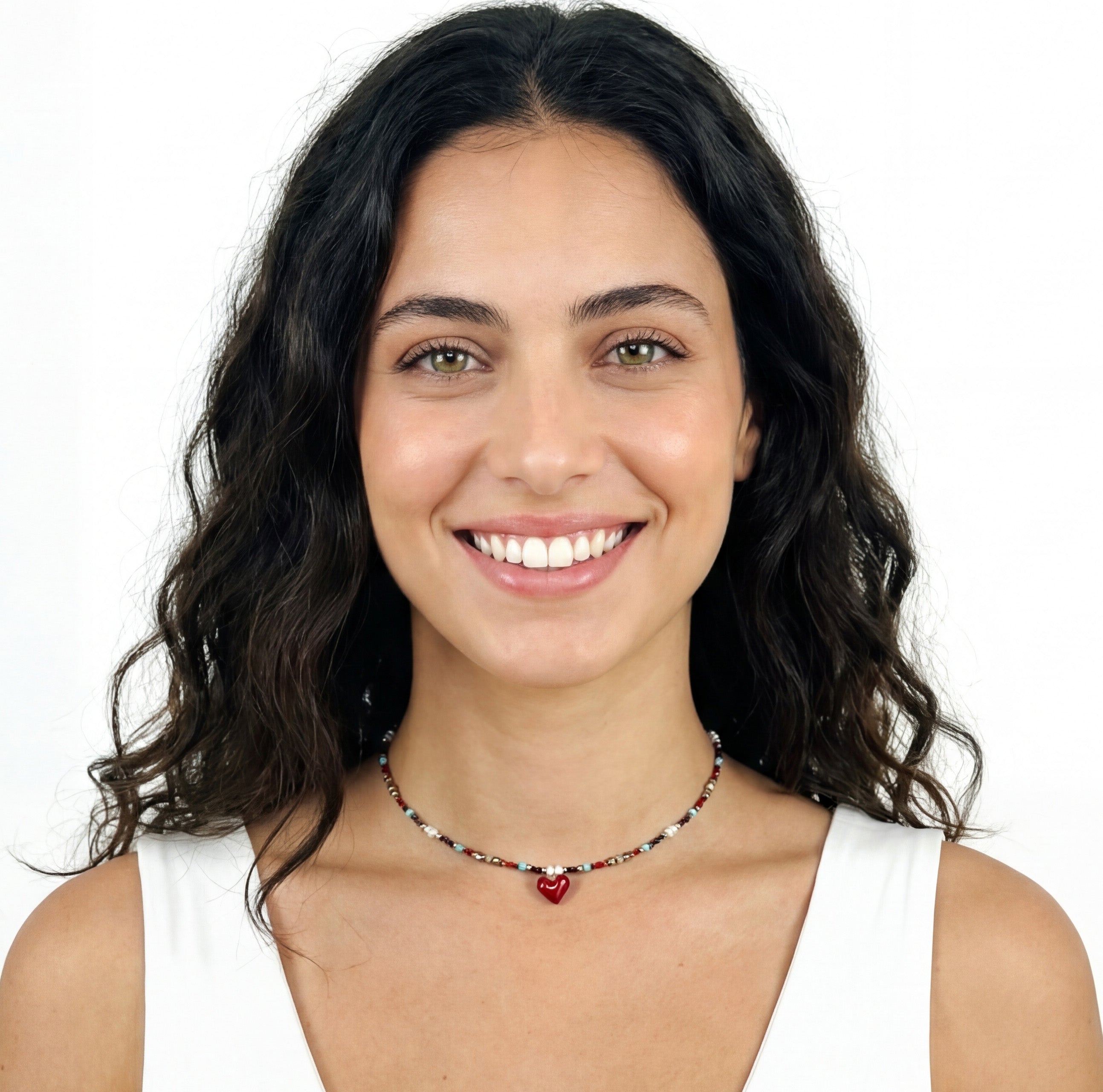 שרשרת פנינים ואבנים עם תליון לב נויה