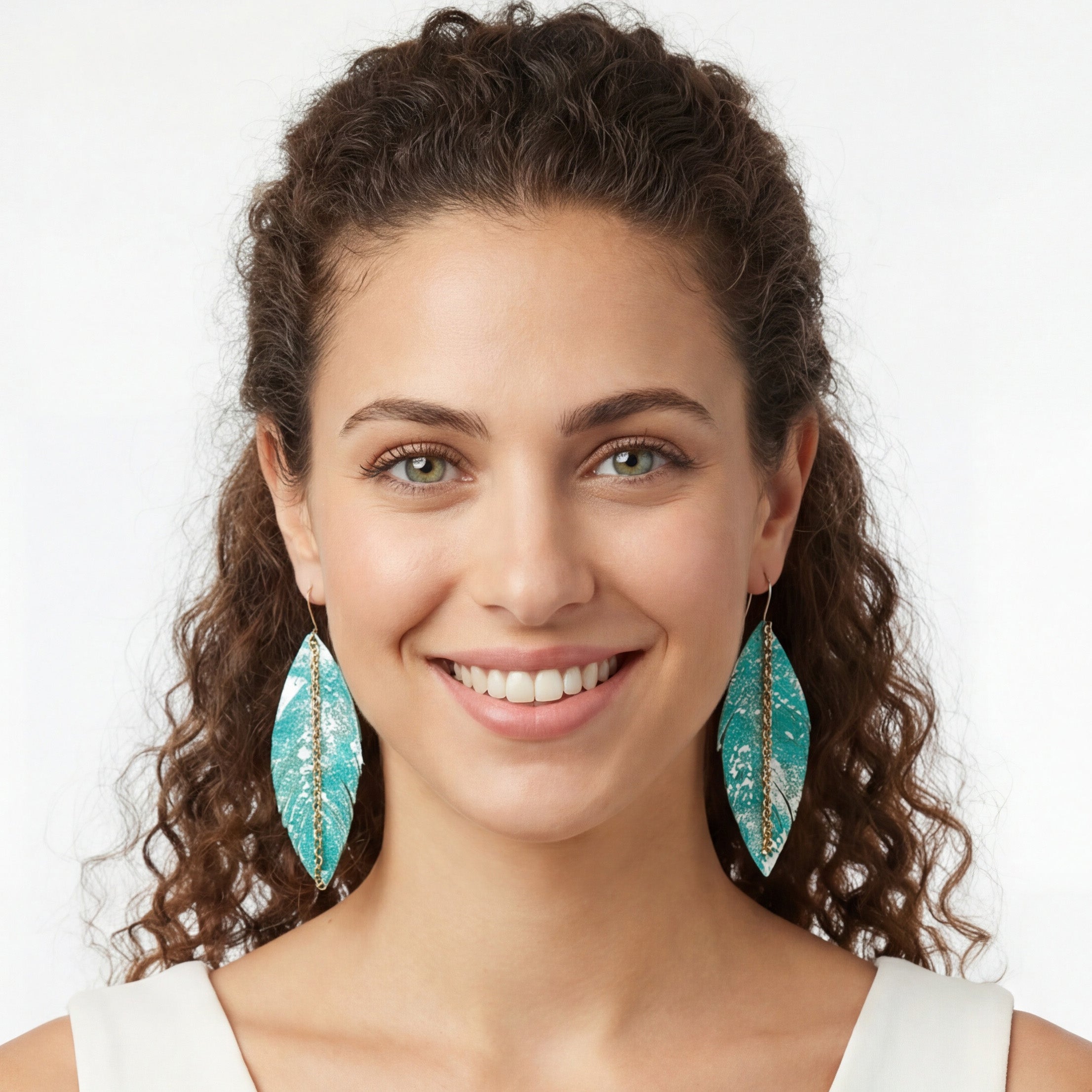 עגילים תלויים מאת שירז פלד