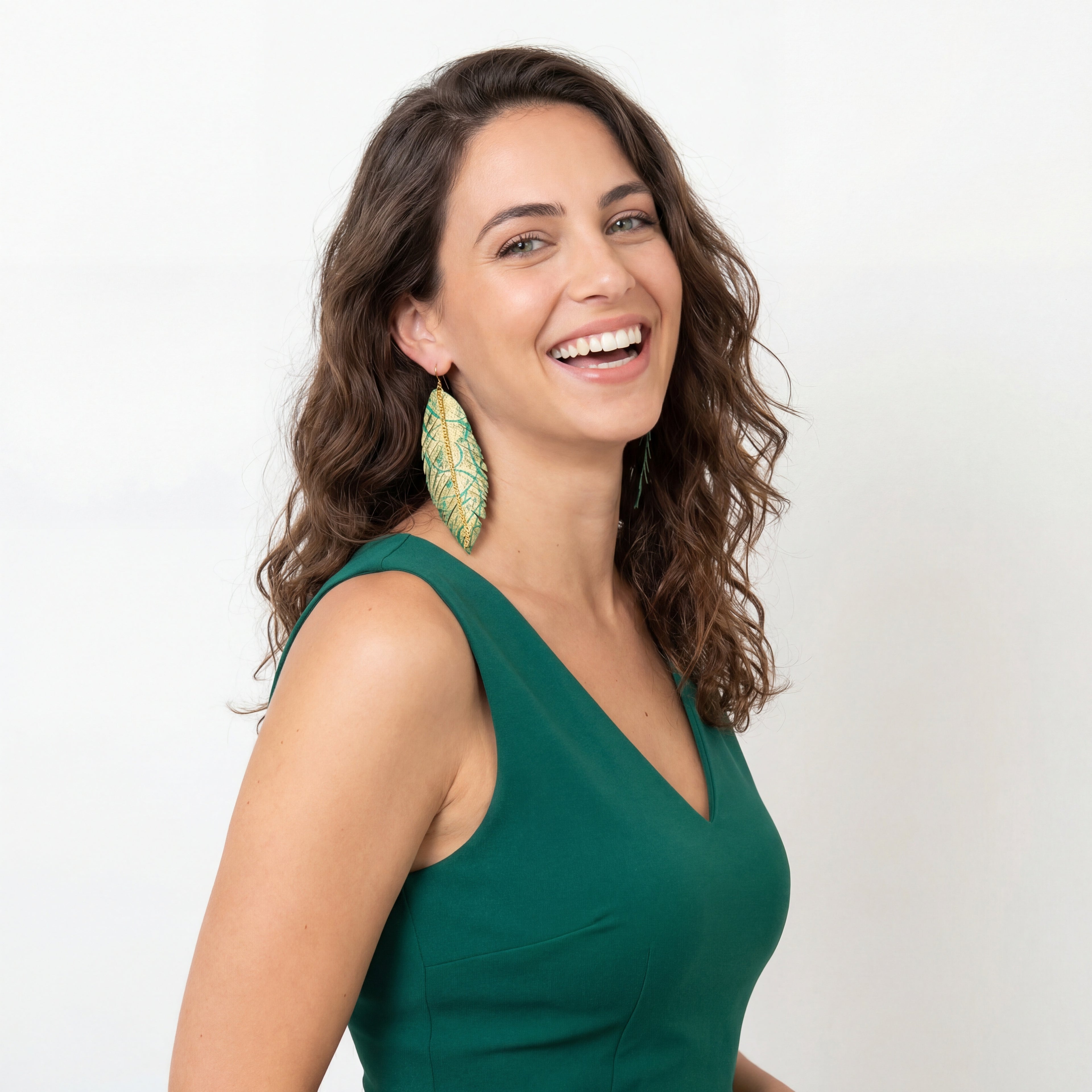 עגיל נוצה גדול מאת שירז פלד