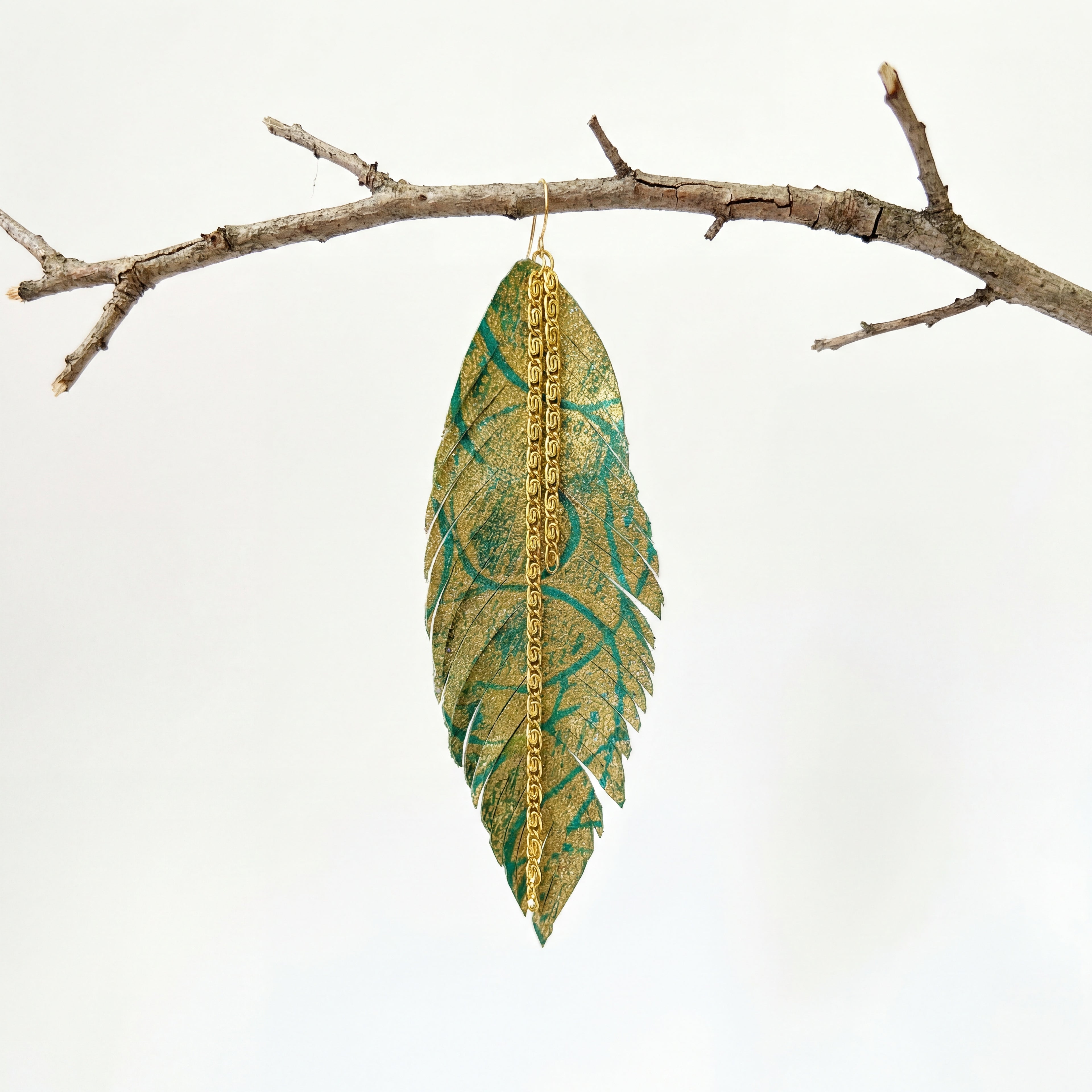 עגיל נוצה גדול מאת שירז פלד