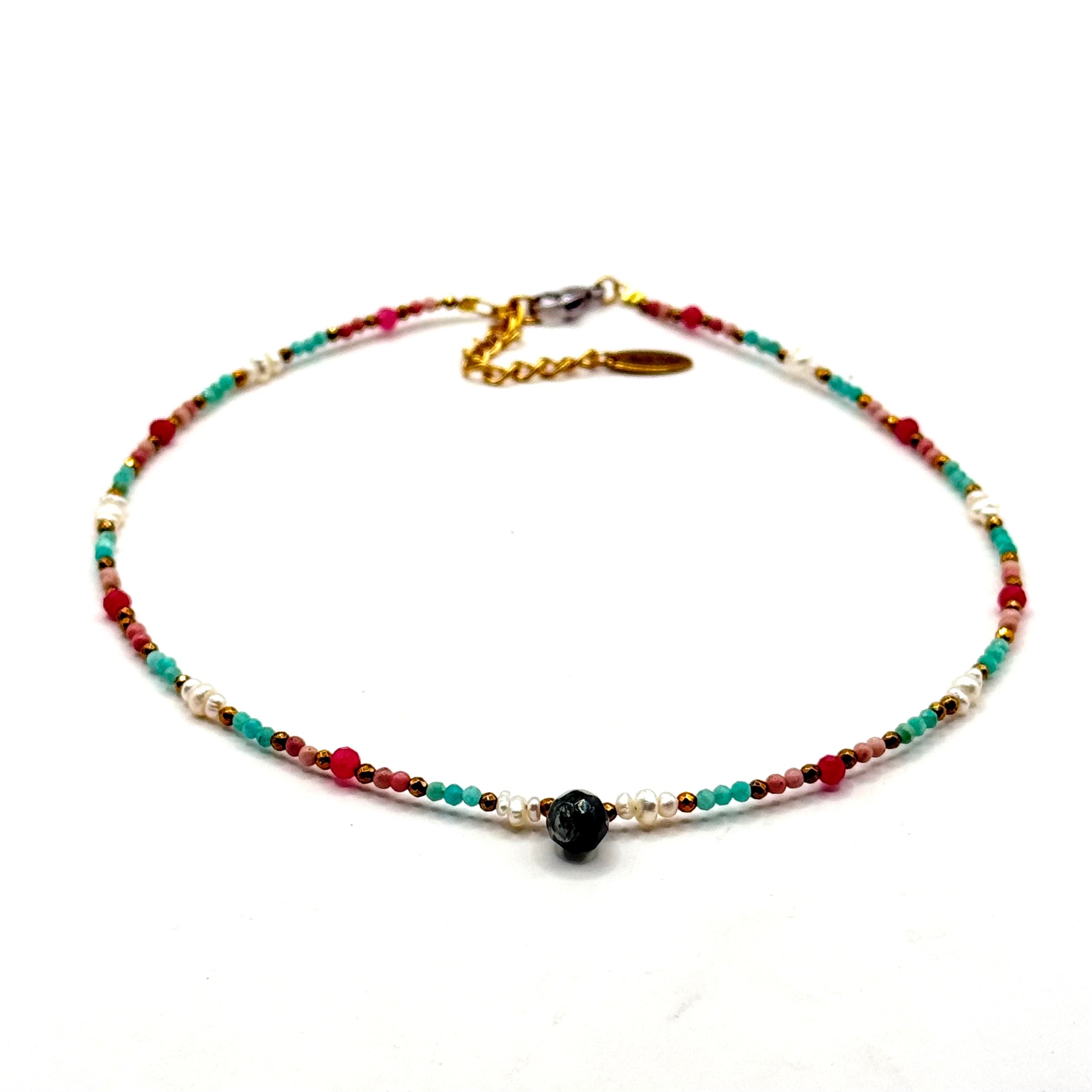 שרשרת אבנים טבעיות מאת שירז פלד