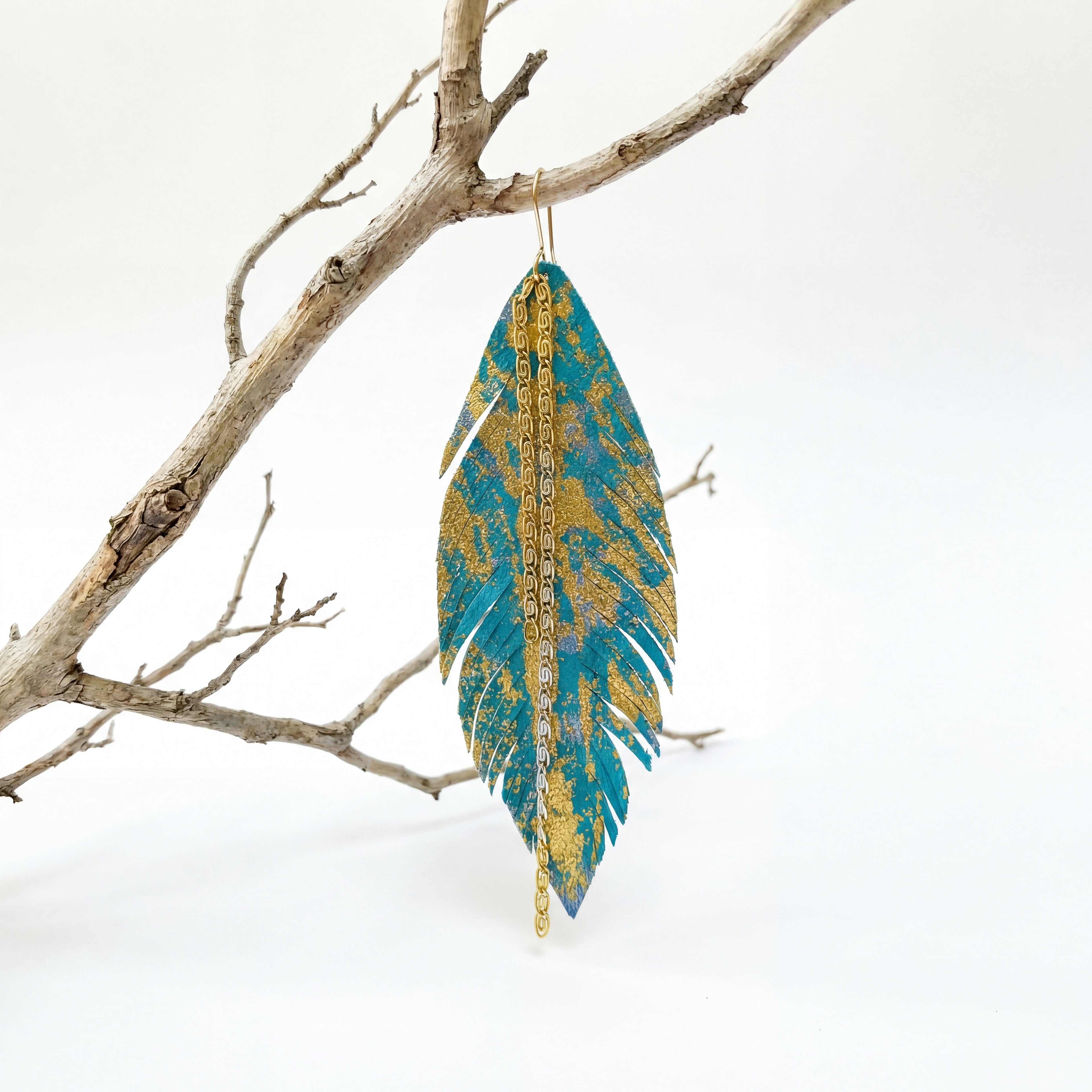 עגיל נוצה גדול מאת שירז פלד