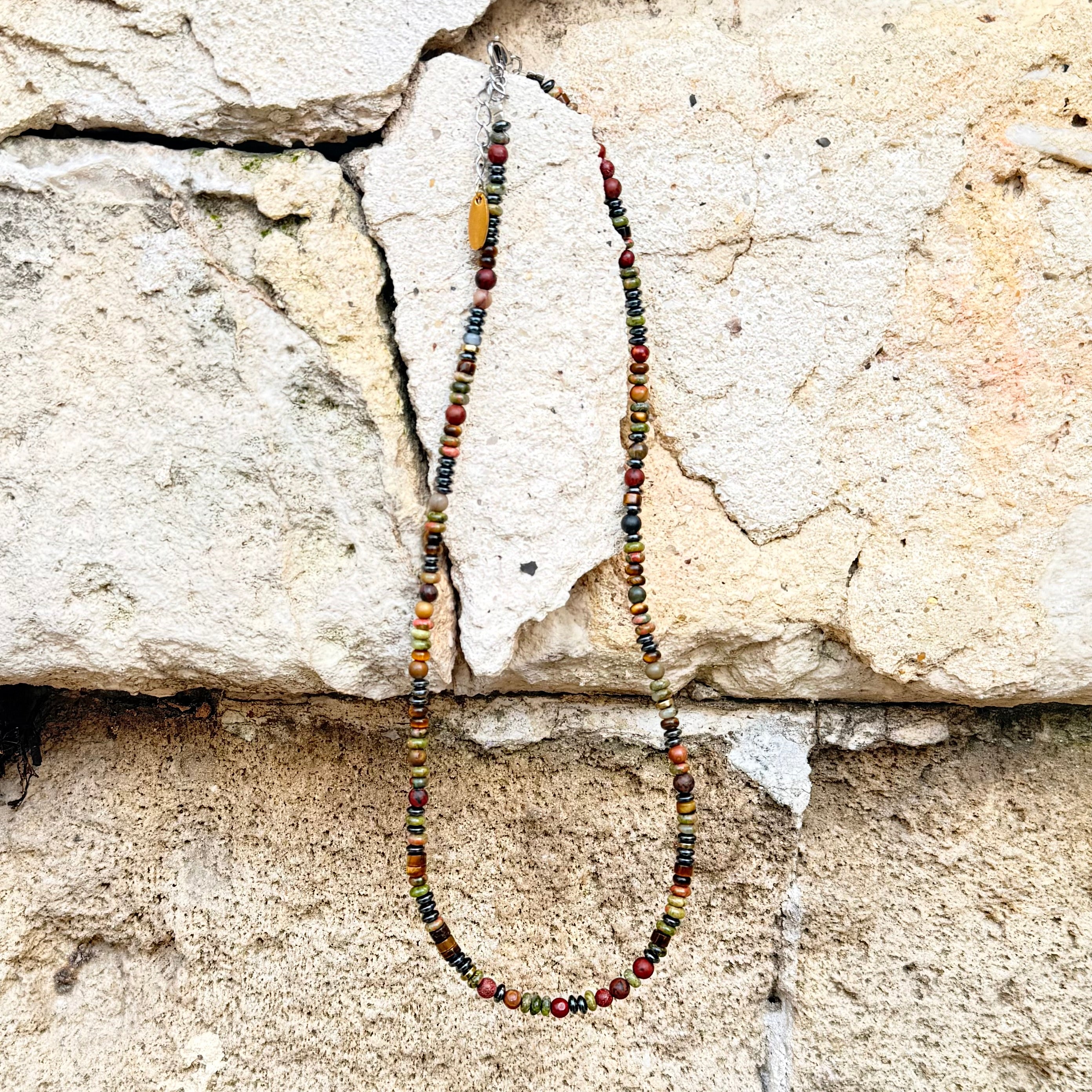 שרשרת אבנים מאת שירז פלד