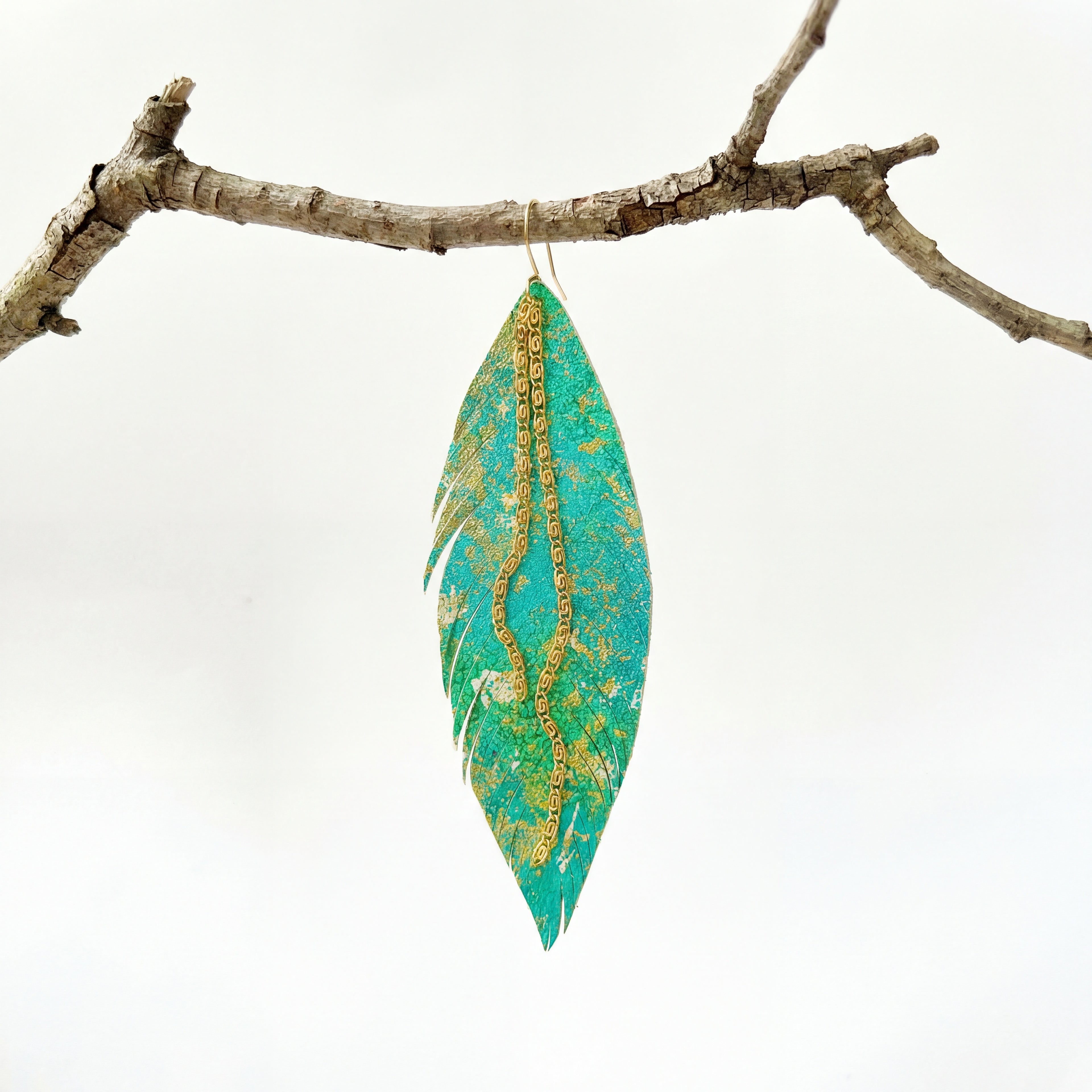 עגיל נוצה גדול מאת שירז פלד