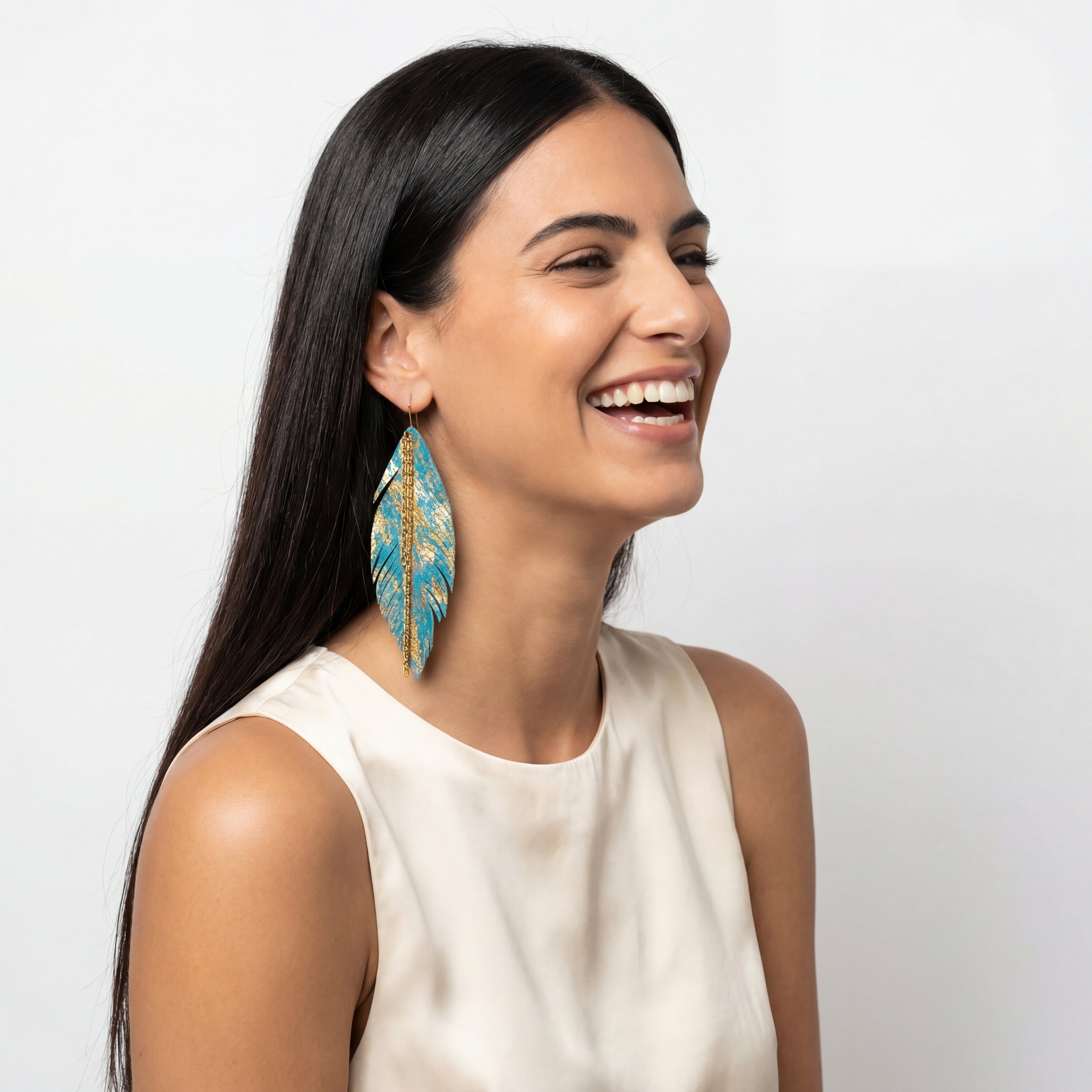 עגיל נוצה גדול מאת שירז פלד