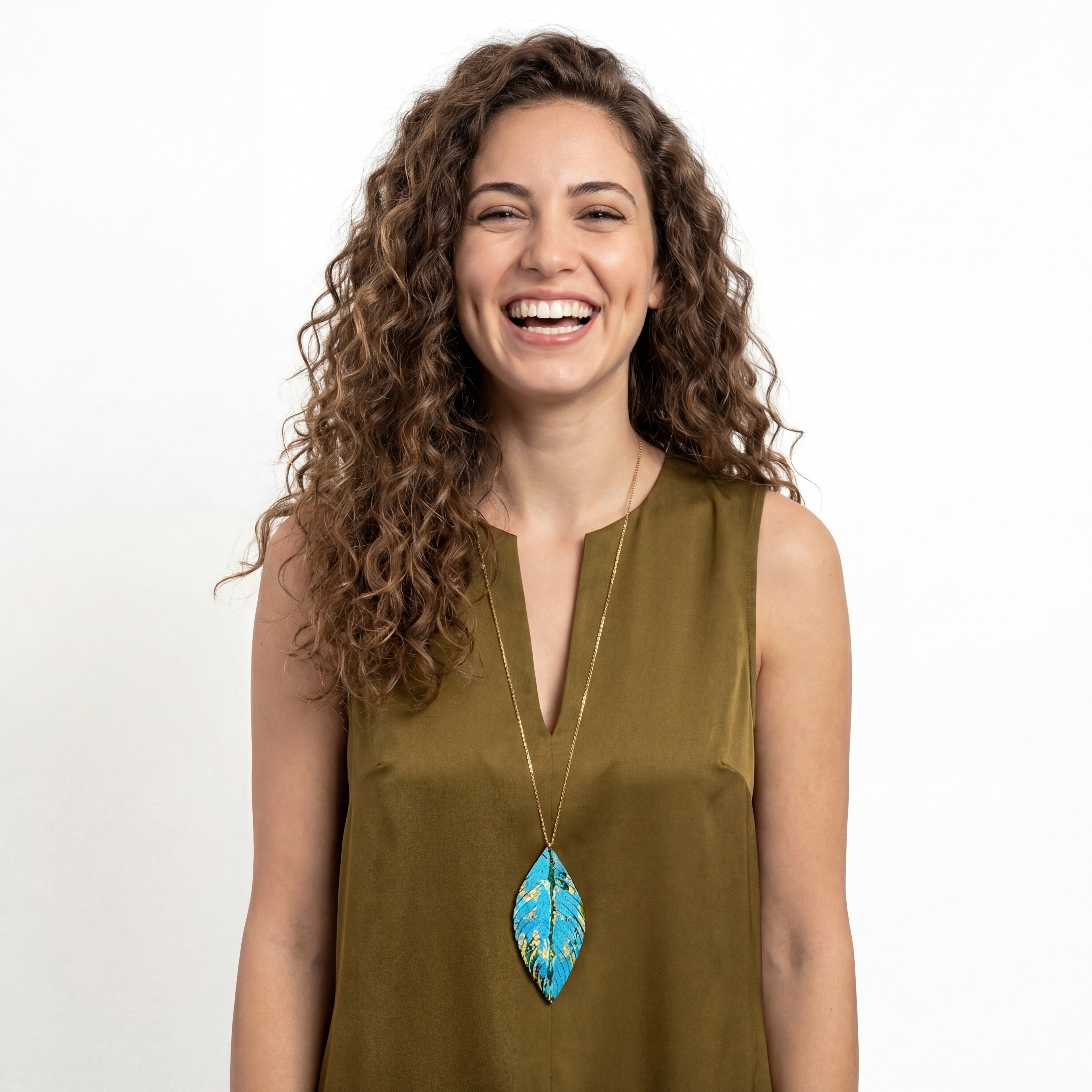 שרשרת נוצה מאת שירז פלד