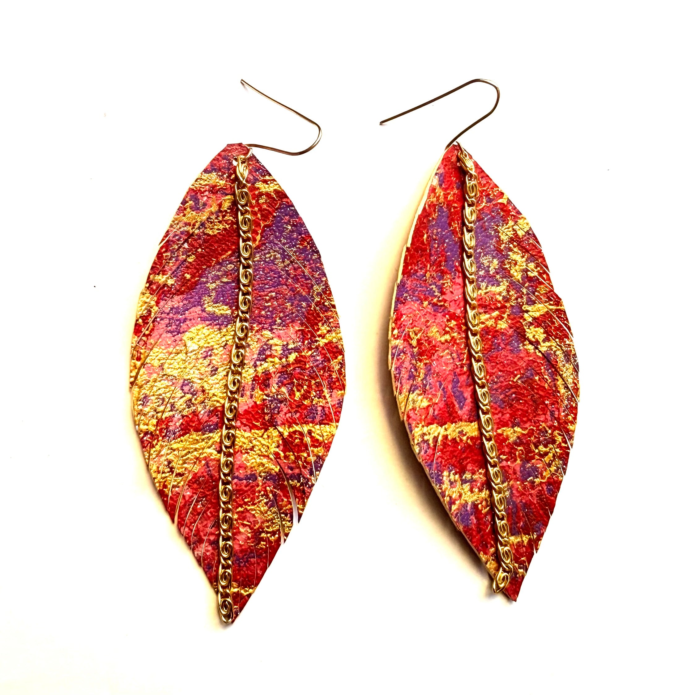 עגילי נוצה מאת שירז פלד