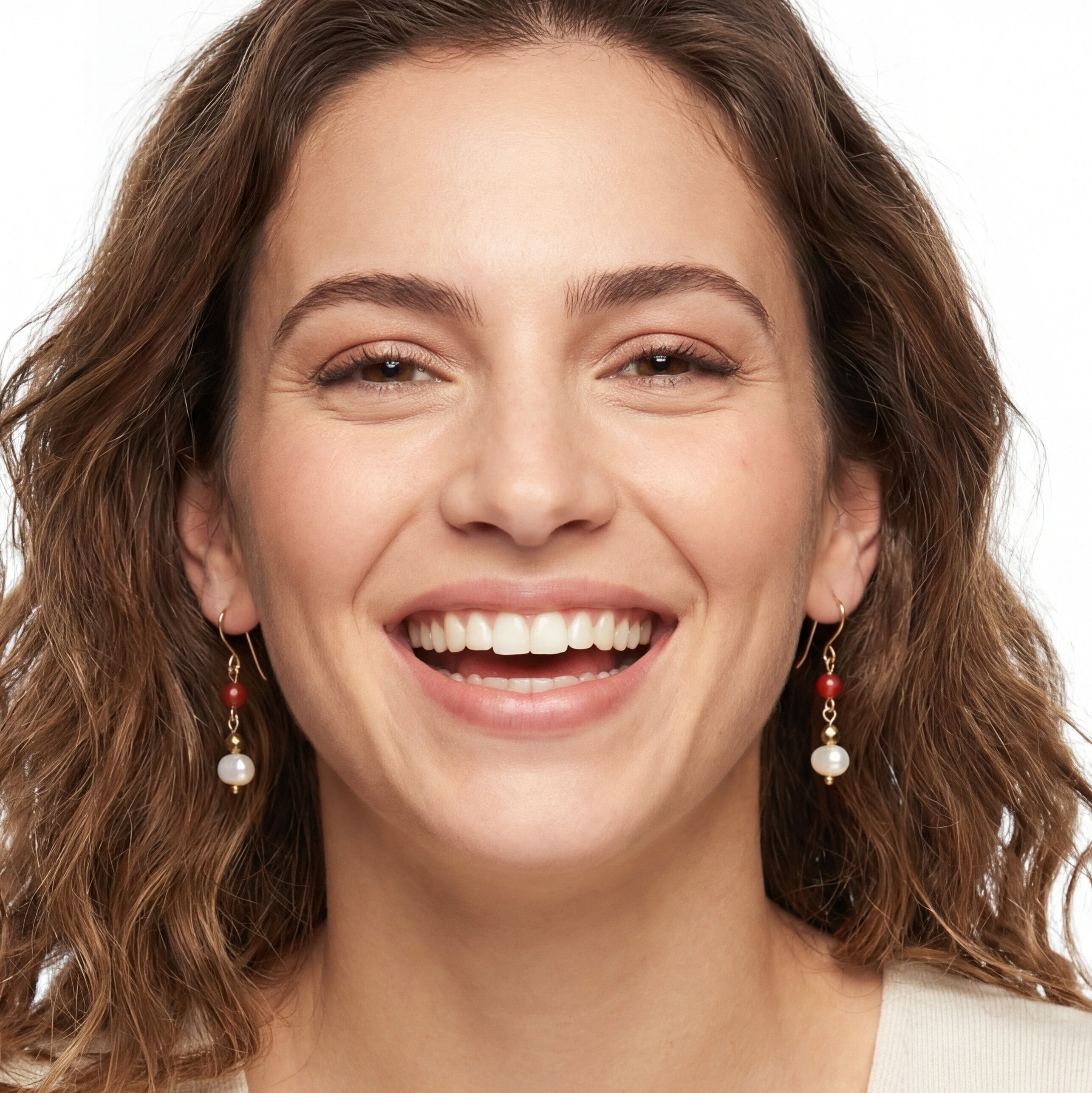 עגיל פנינים מאת שירז פלד