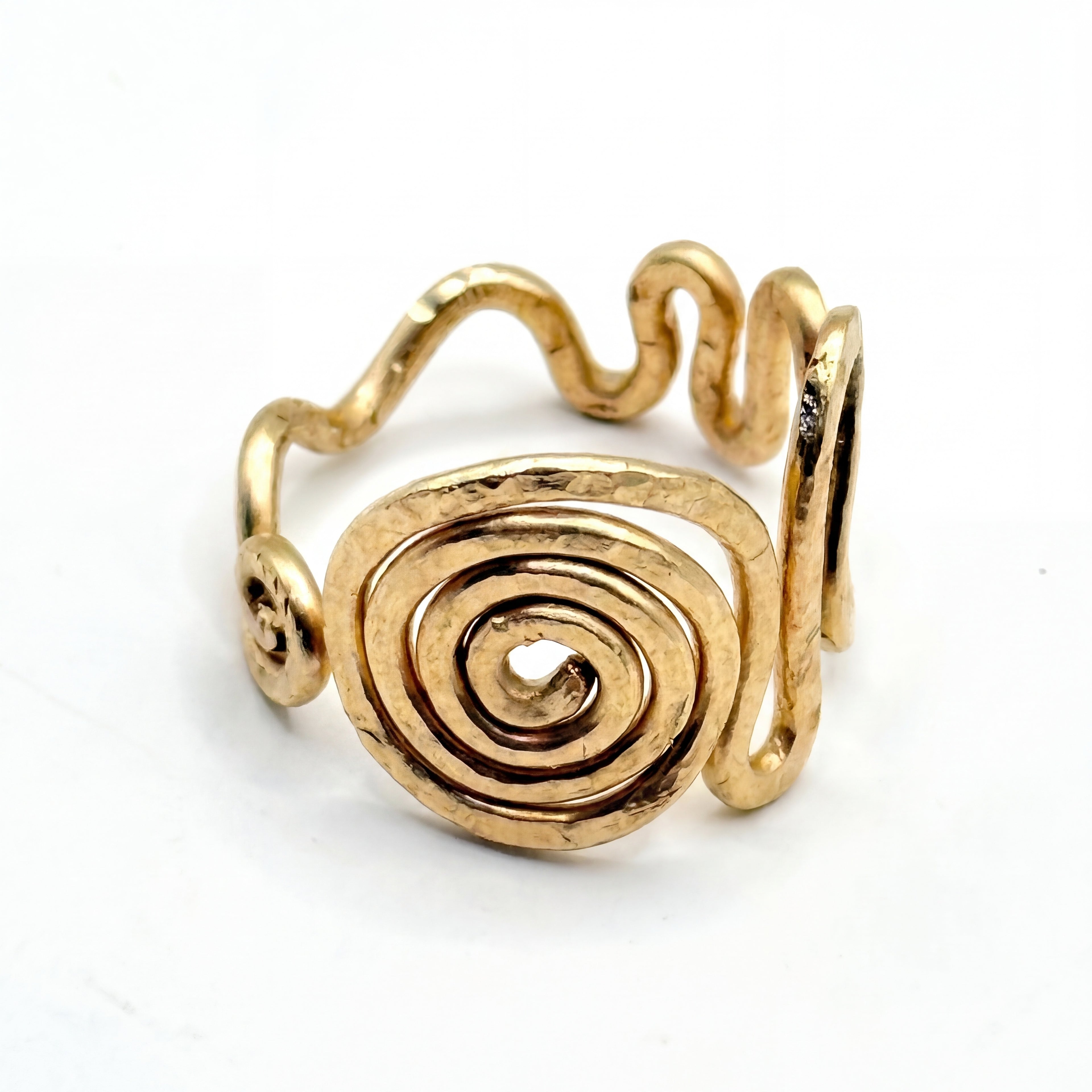 טבעת אמורפית מרוקעת הדס